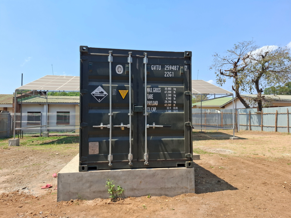 Battery-electrolyser test unit with solar array and underground hydrogen storage installed