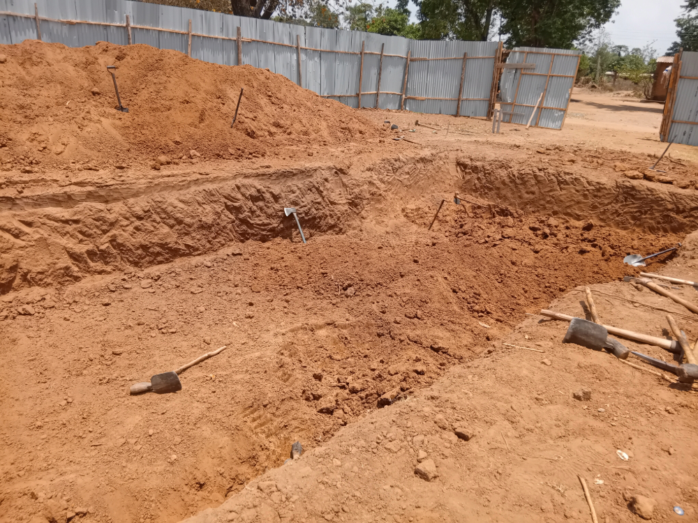 Excavation for hydrogen storage for battery-electrolyser test unit